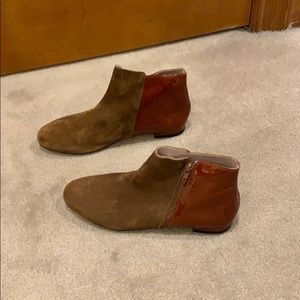 NWOT EUFORIA BAILARINA seude/patent leather booties